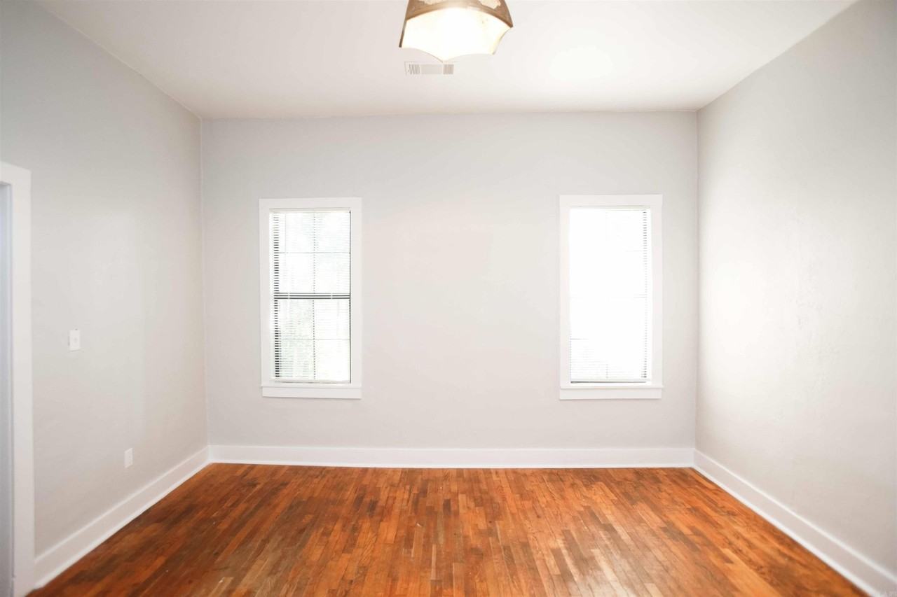 1414 W 11th St - Photo 5 of 20
