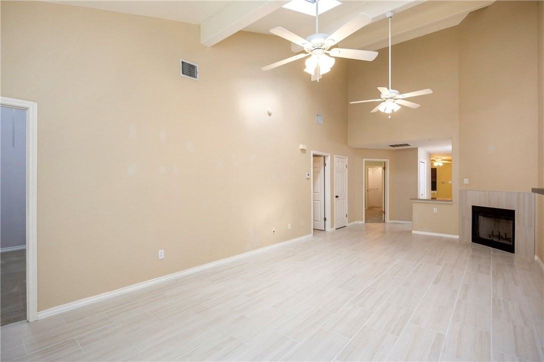 1818 Rodd Field Rd #D2 - Photo 5 of 35