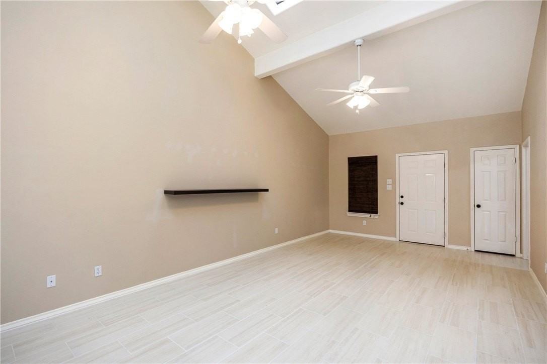 1818 Rodd Field Rd #D2 - Photo 7 of 35