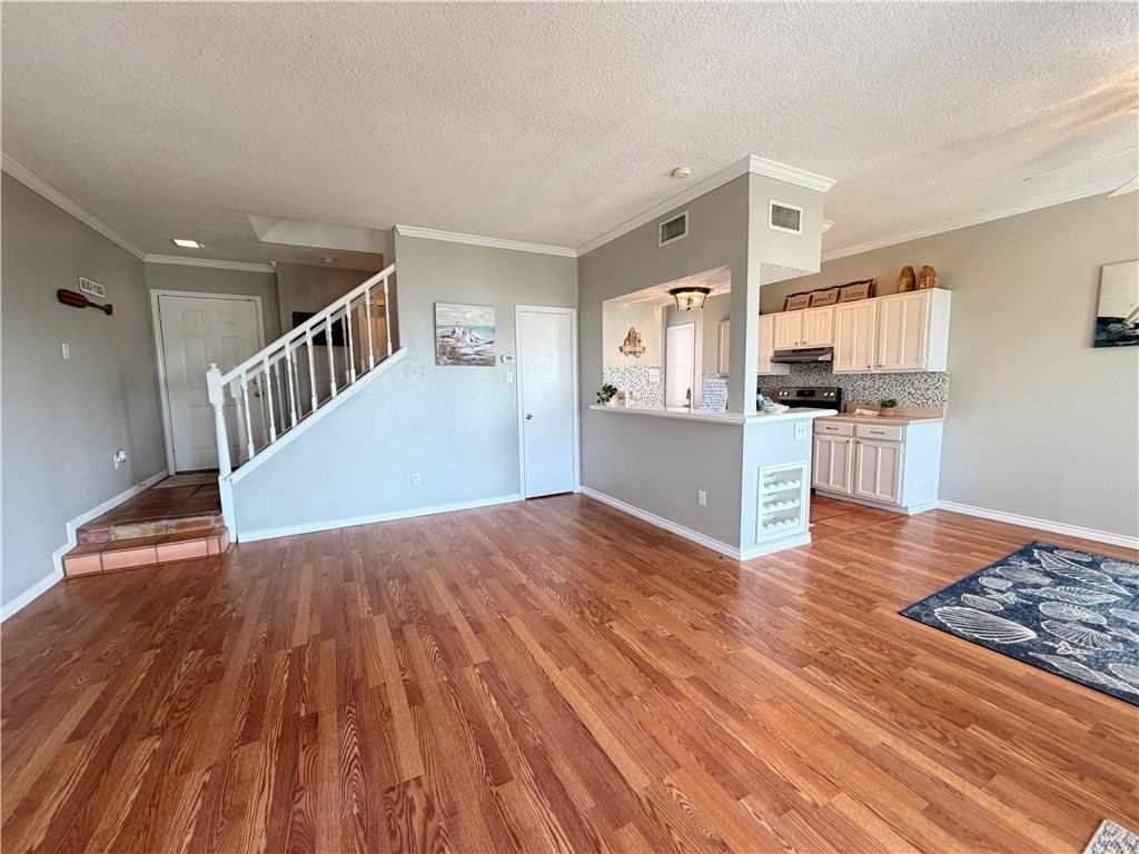 1001 Bayview Blvd #M - Photo 6 of 39