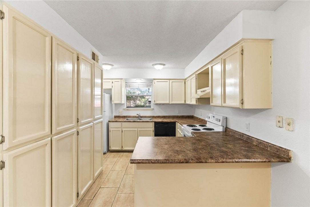 5133 Middlecoff Rd #A - Photo 7 of 28