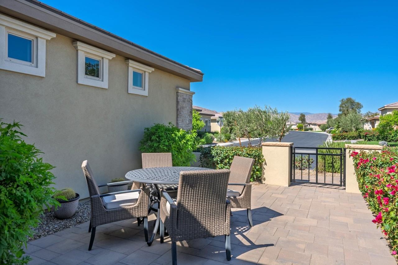 51270 N Two Palms Way - Photo 7 of 44
