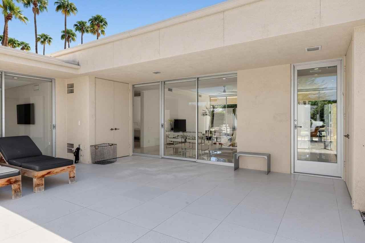 340 Desert Lakes Dr - Photo 2 of 16