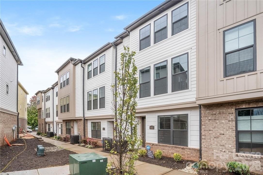 1622 Nandina Corners Aly - Photo 3 of 26