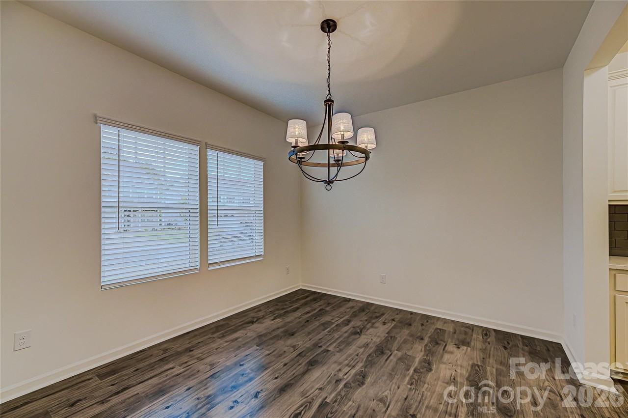 4020 Beacon Ave - Photo 4 of 34