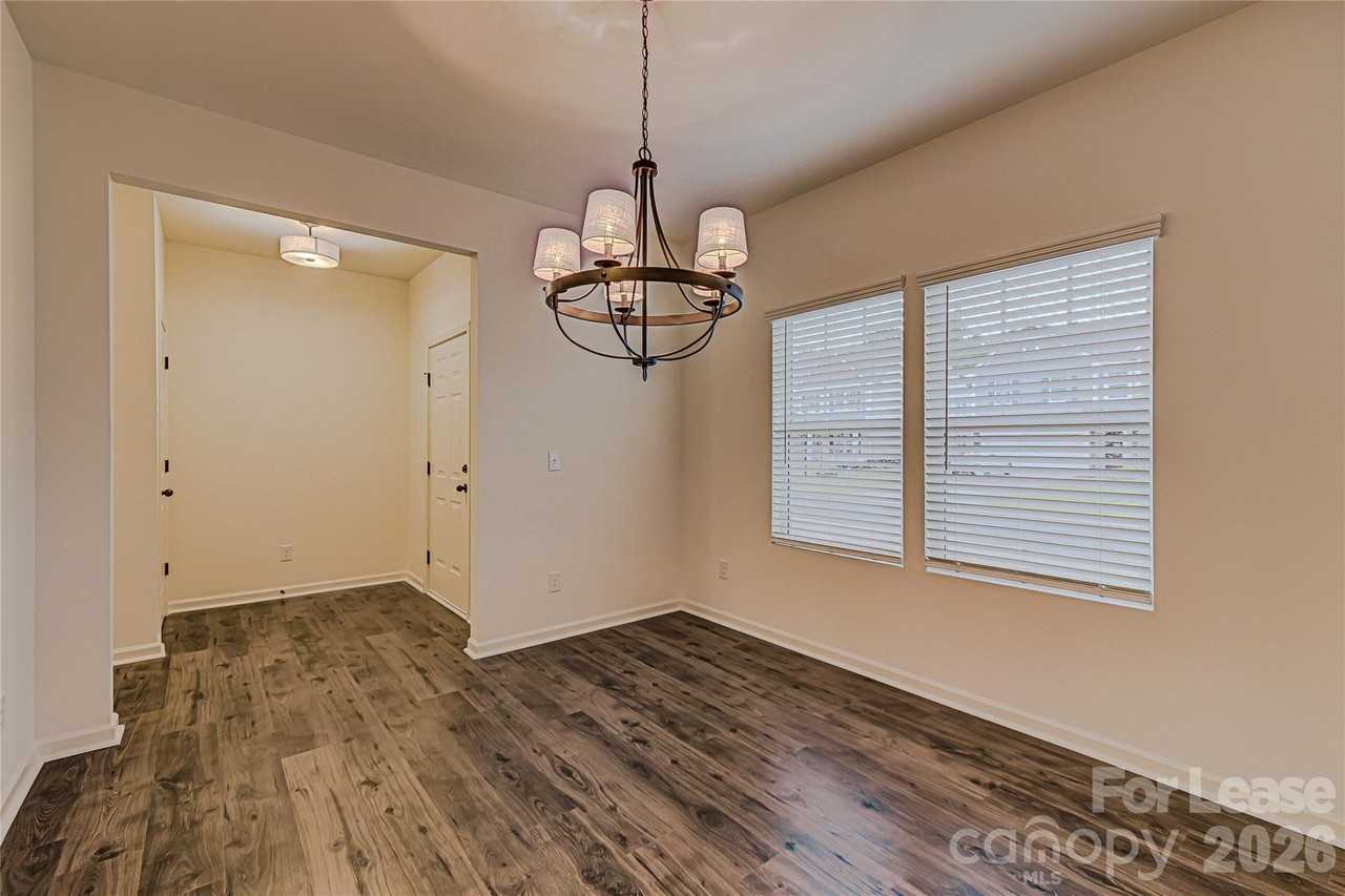 4020 Beacon Ave - Photo 5 of 34