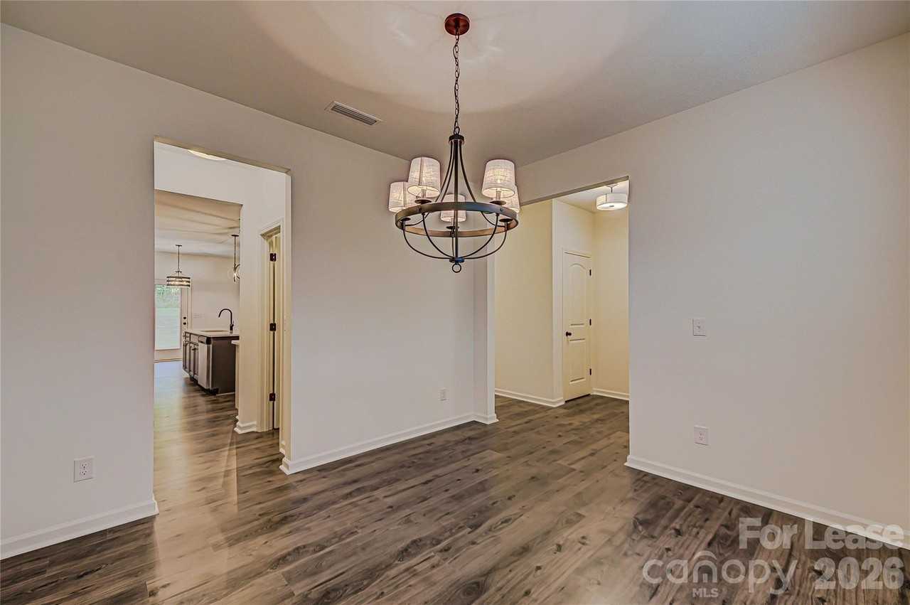 4020 Beacon Ave - Photo 6 of 34