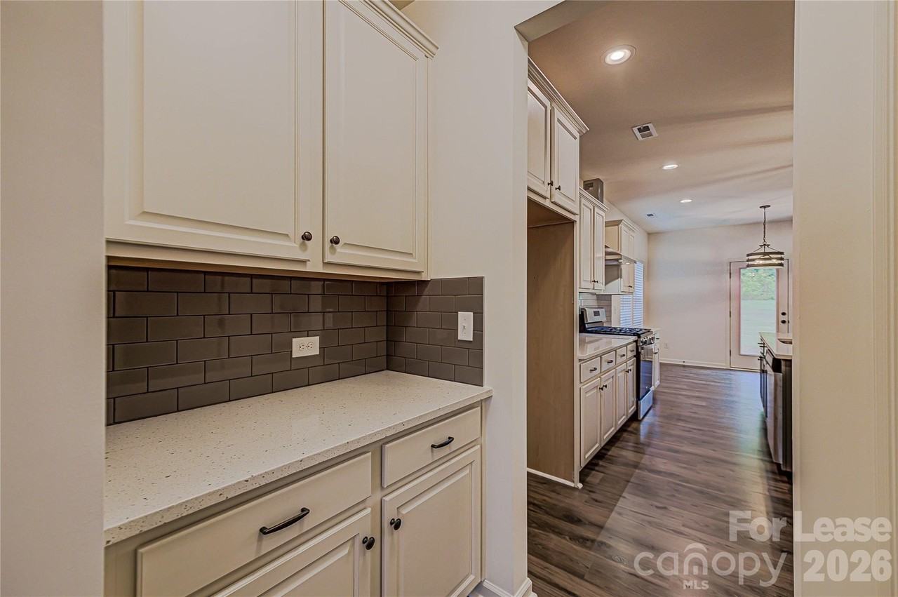4020 Beacon Ave - Photo 7 of 34