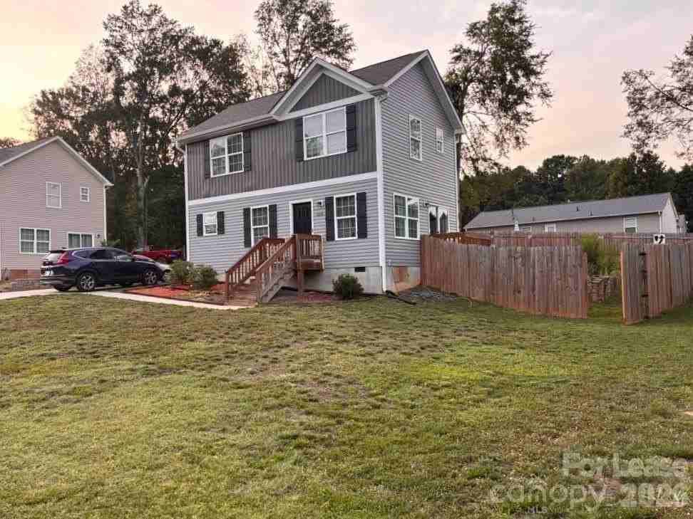 606 E Carpenter St - Photo 2 of 8