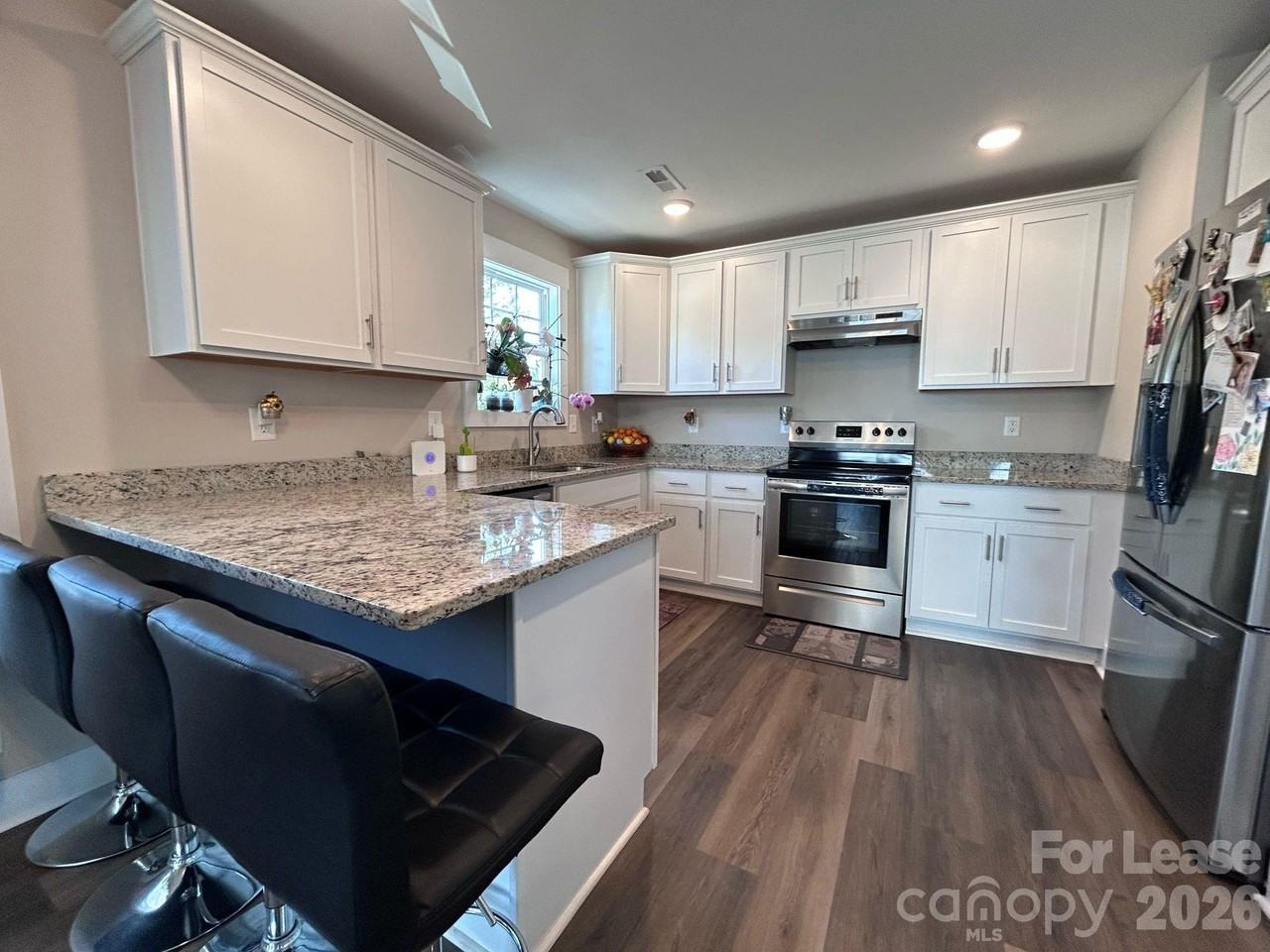 606 E Carpenter St - Photo 3 of 8