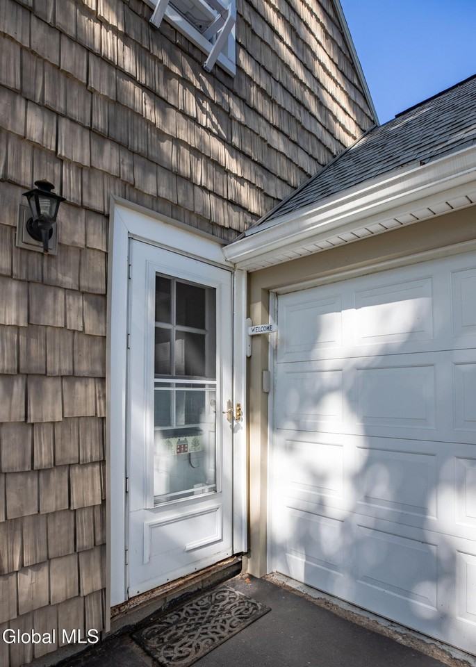 17 Nathaniel Blvd - Photo 3 of 20