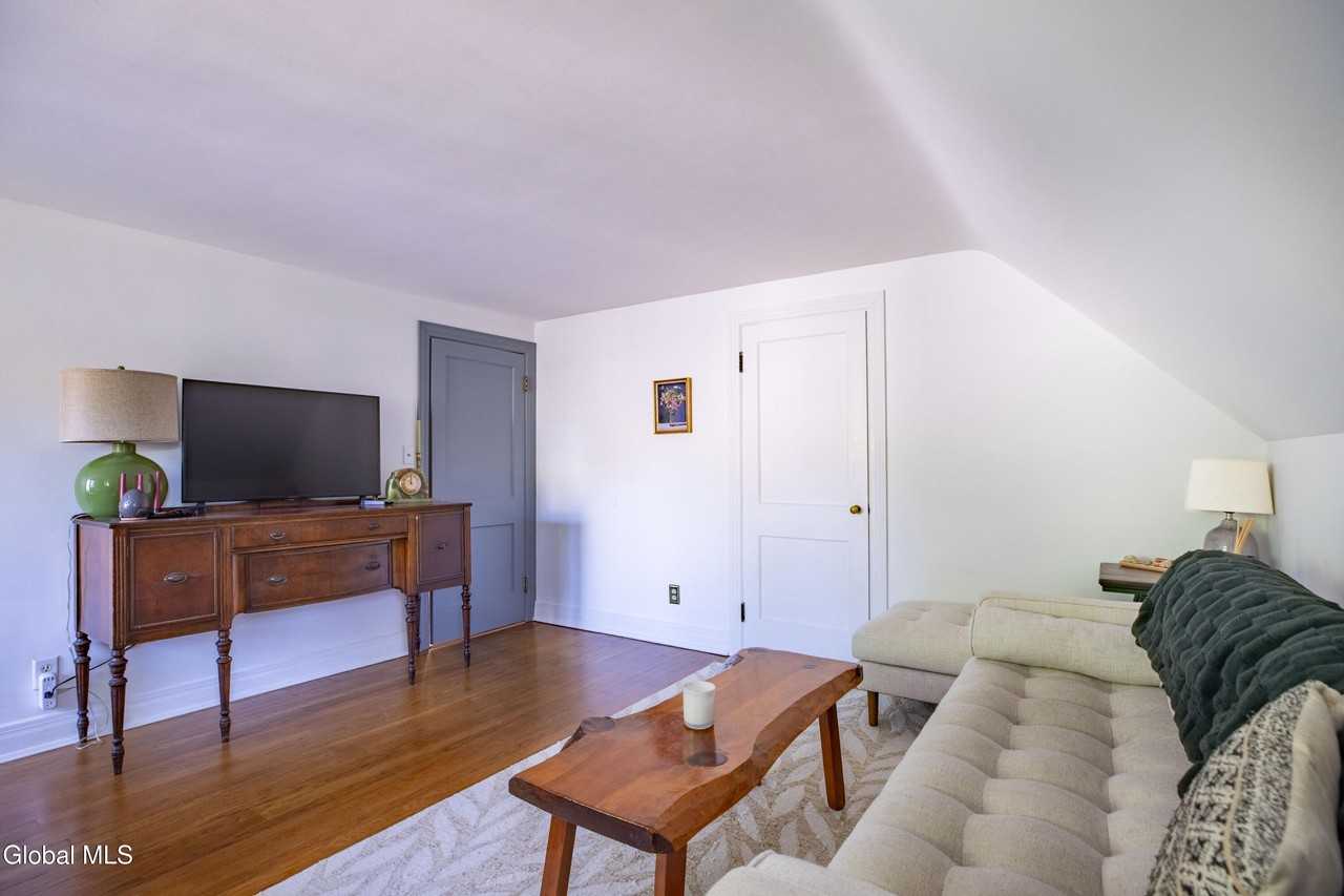 17 Nathaniel Blvd - Photo 6 of 20