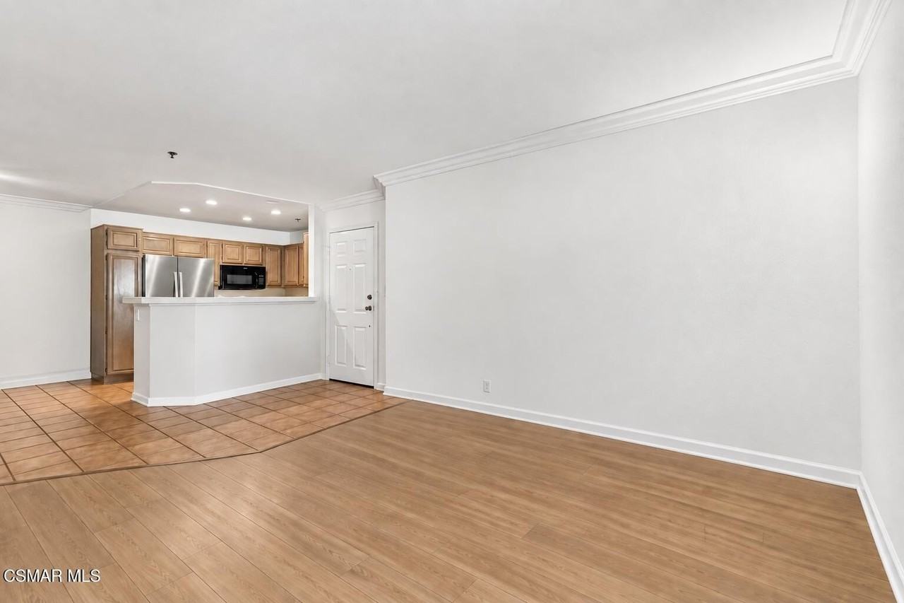 5805 Oak Bend Ln #211 - Photo 3 of 10