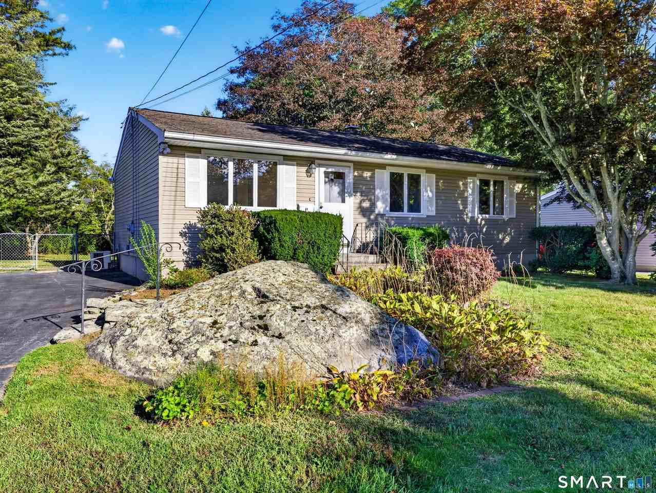 33 Cindy Ln - Photo 3 of 24