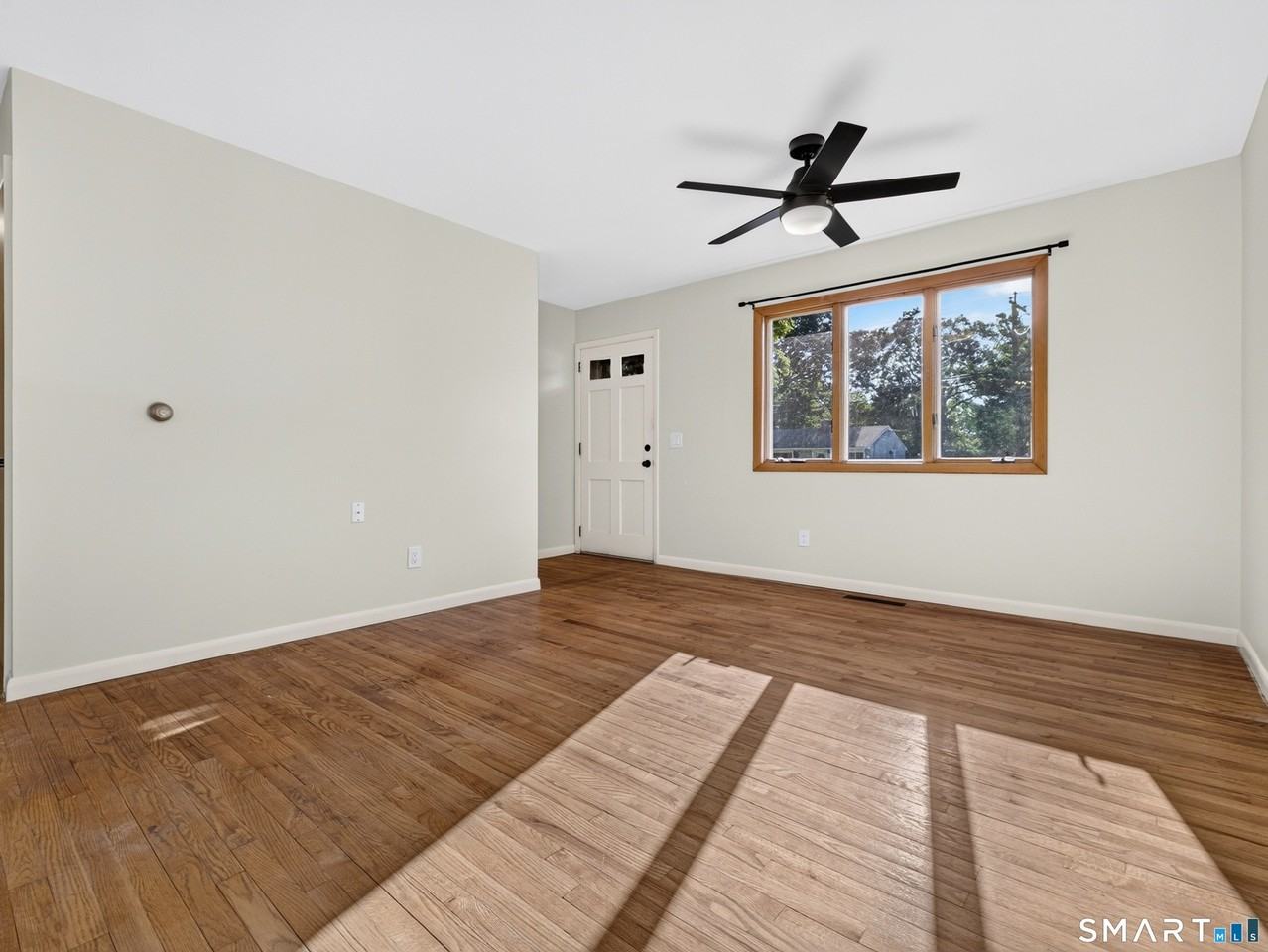 33 Cindy Ln - Photo 4 of 24
