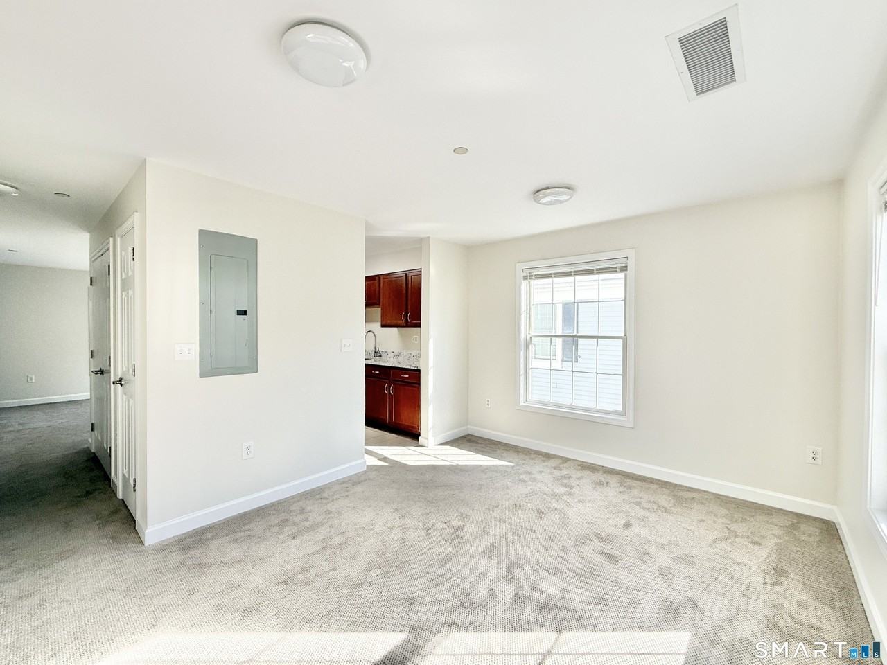 37 Fairfield Ave - Photo 4 of 20