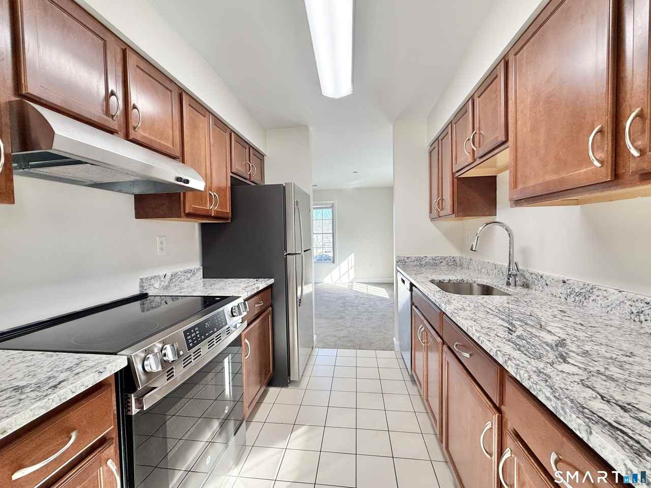37 Fairfield Ave - Photo 5 of 20