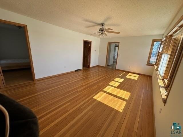 308 N 2nd St - Photo 3 of 13