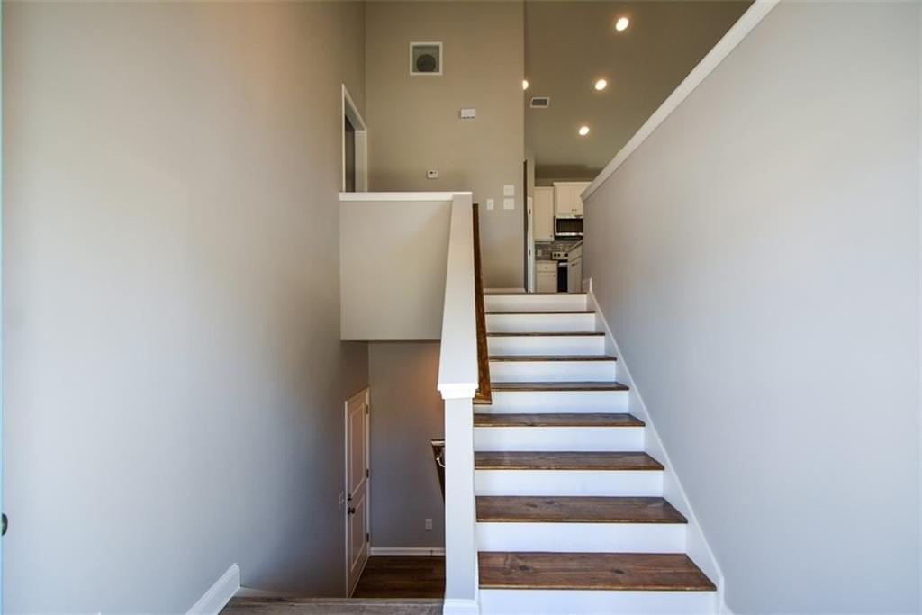 1816 Jessica Way - Photo 4 of 35