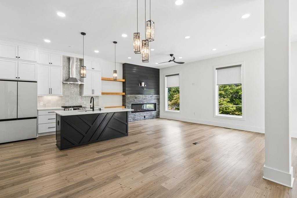 105 Walnut St Sw - Photo 4 of 38