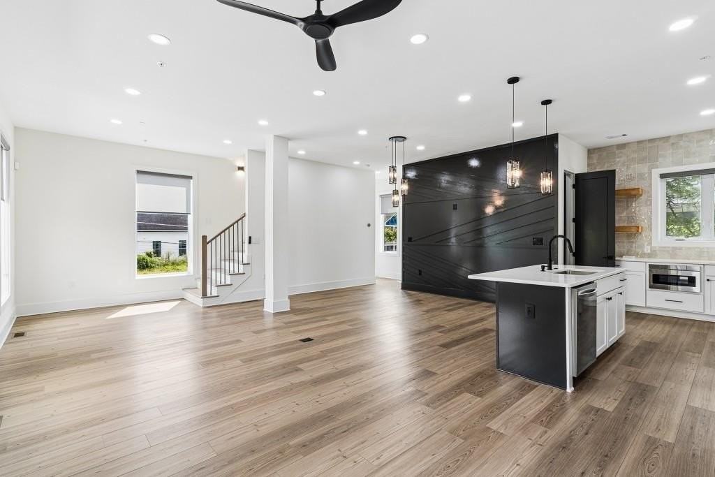 105 Walnut St Sw - Photo 6 of 38