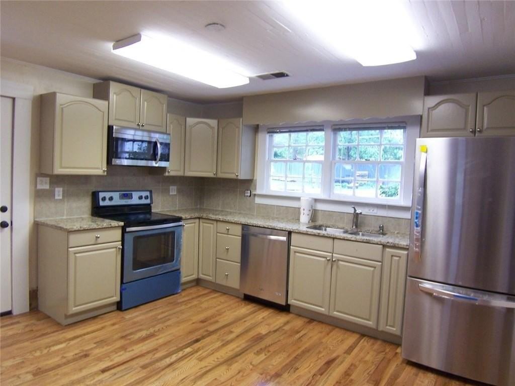 115 King St - Photo 4 of 16