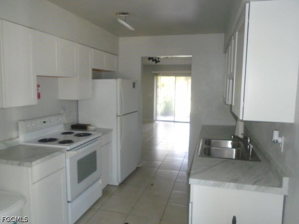 636 Se 13th Ct - Photo 3 of 8