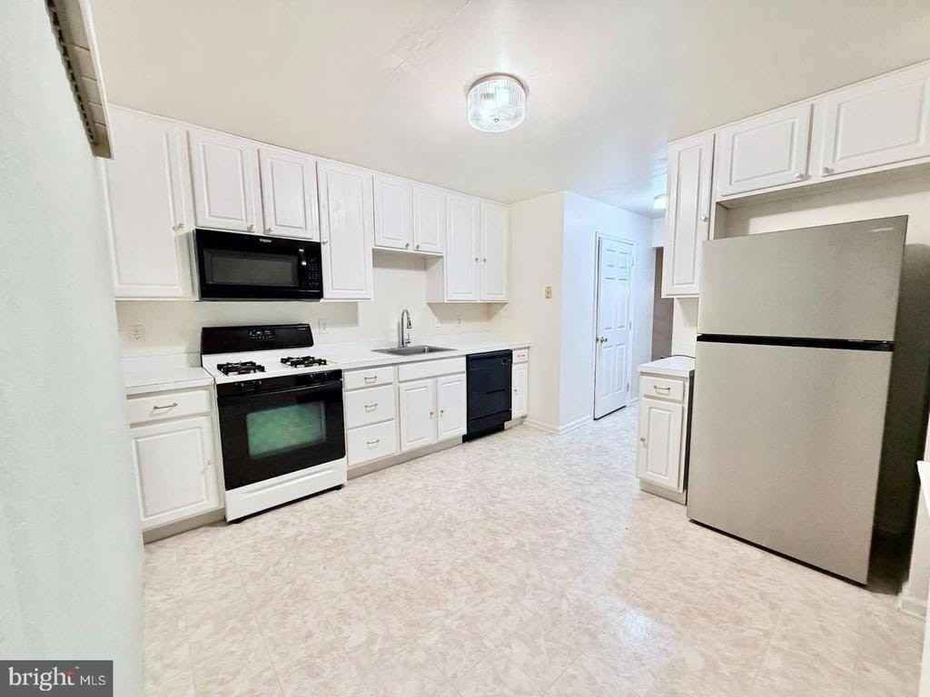 2604 Delancey Way - Photo 6 of 39