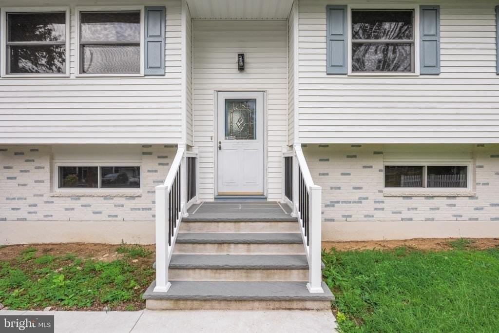 408 California Trl - Photo 3 of 27