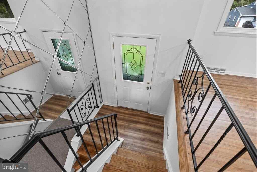 408 California Trl - Photo 4 of 27