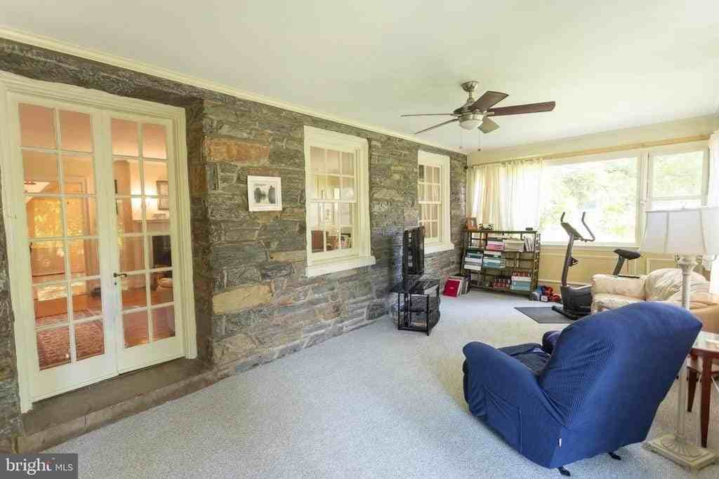 708 Old Lancaster Rd - Photo 6 of 41