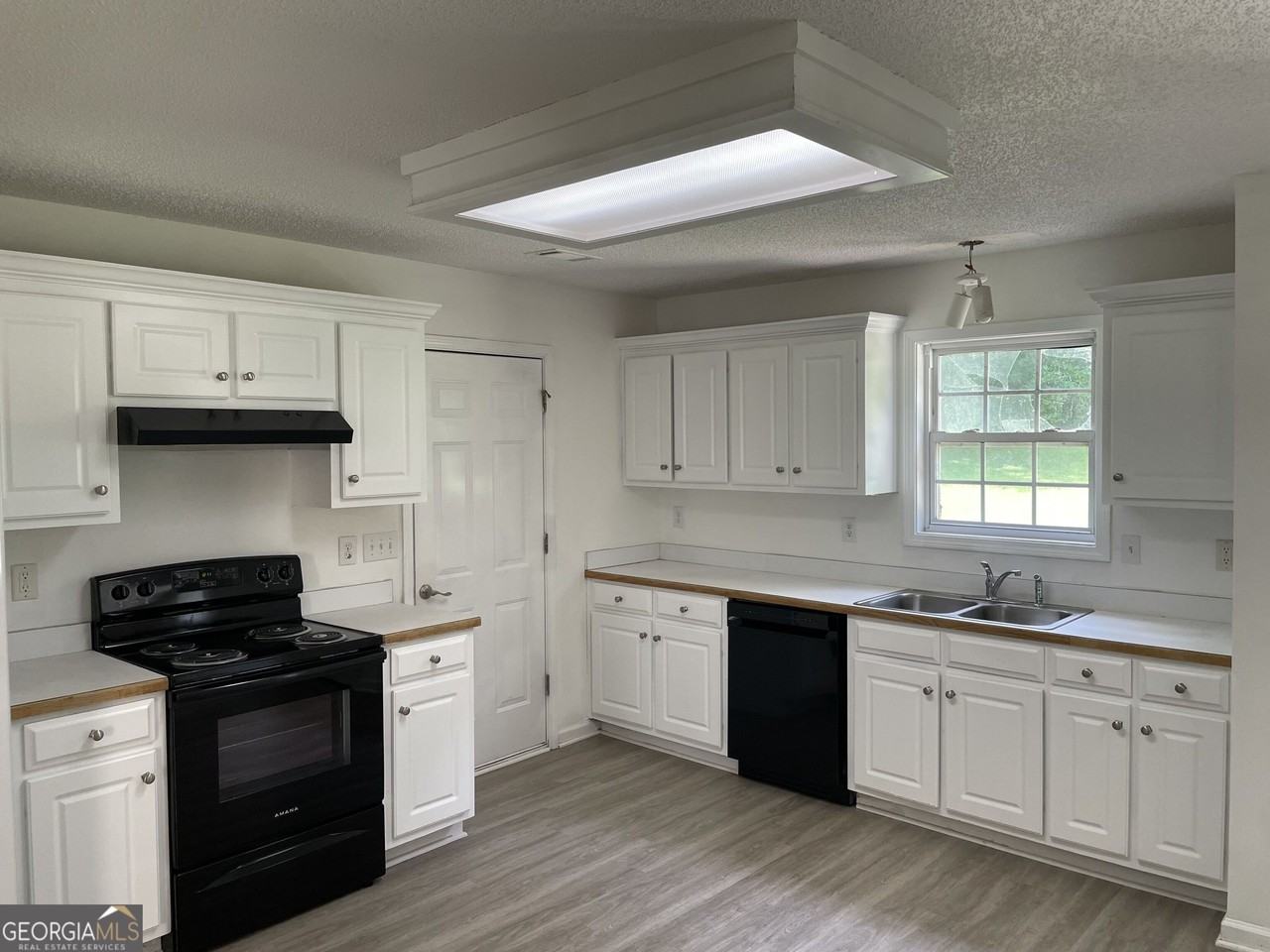 364 Lokeys Ridge Rd - Photo 2 of 13