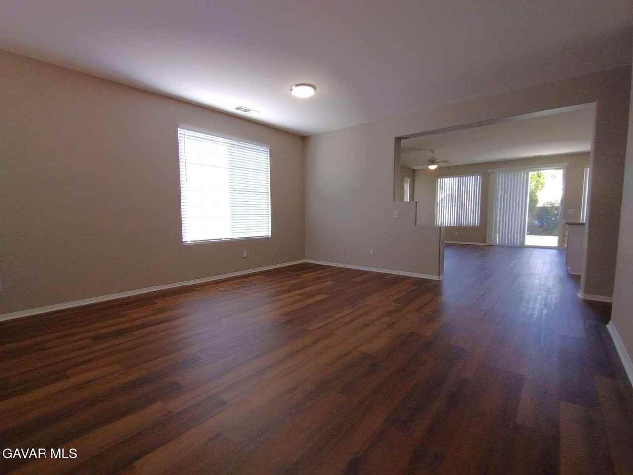 311 Bogie St - Photo 3 of 20