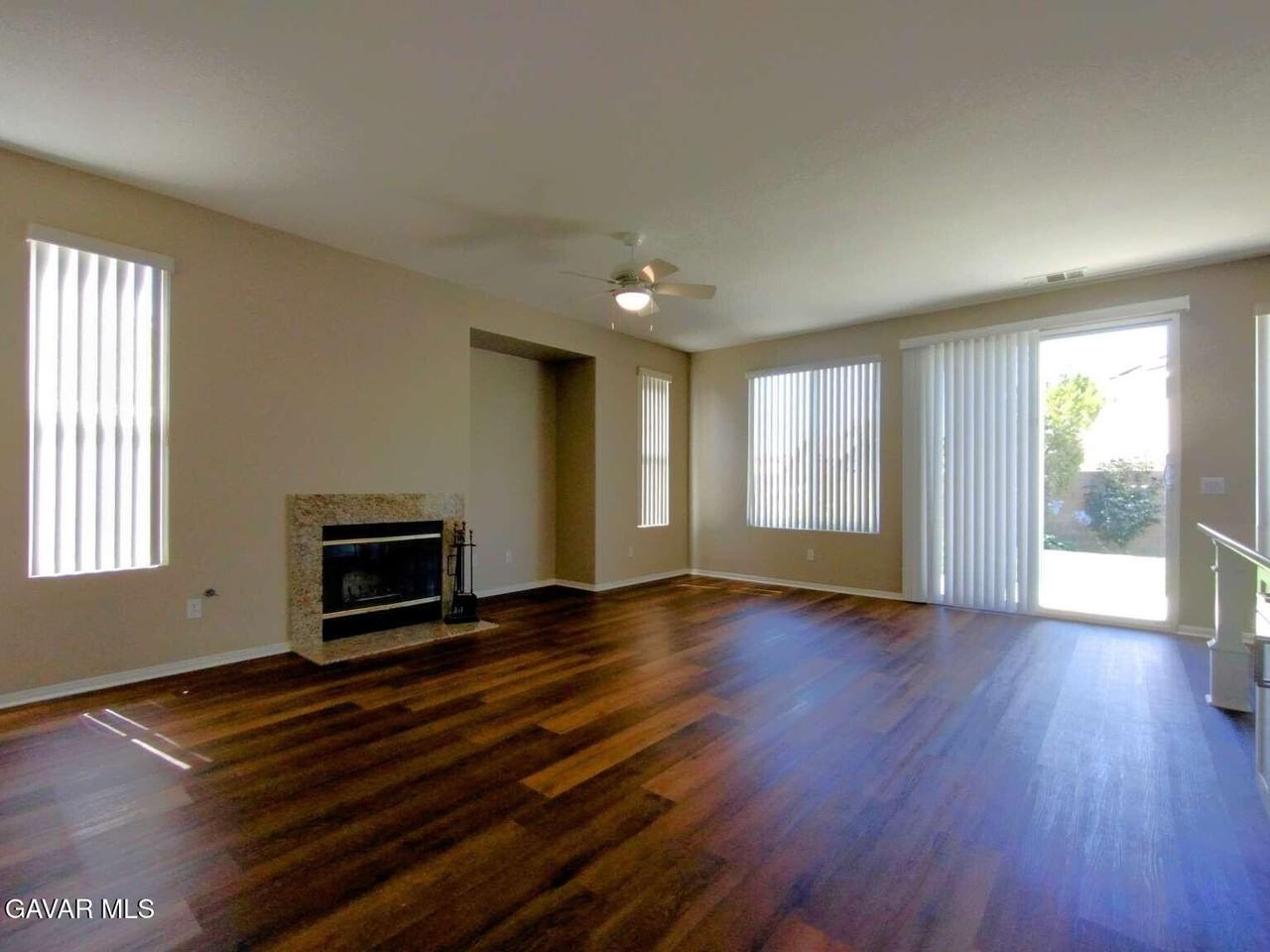 311 Bogie St - Photo 5 of 20