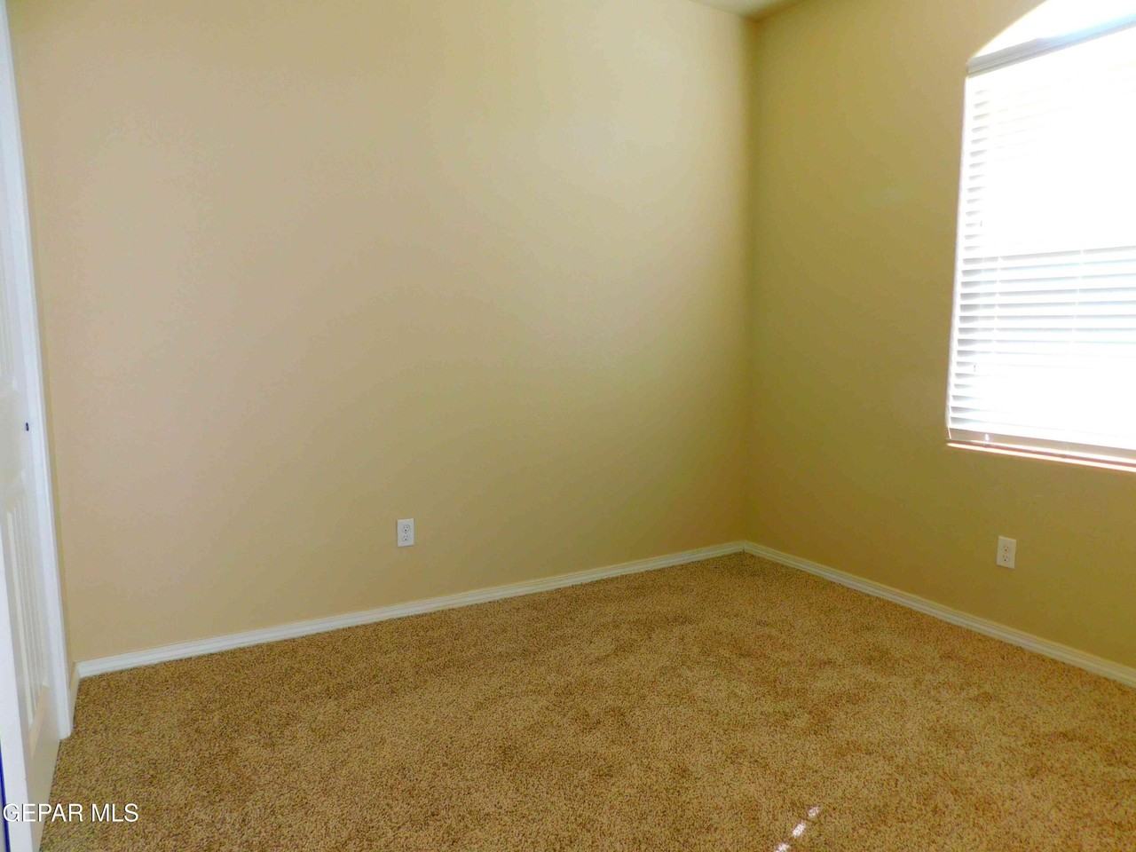 4088 Loma Dante Dr - Photo 5 of 33