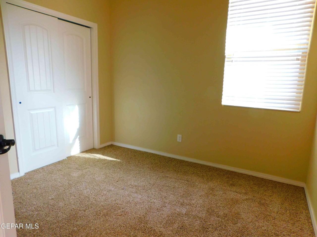 4088 Loma Dante Dr - Photo 7 of 33