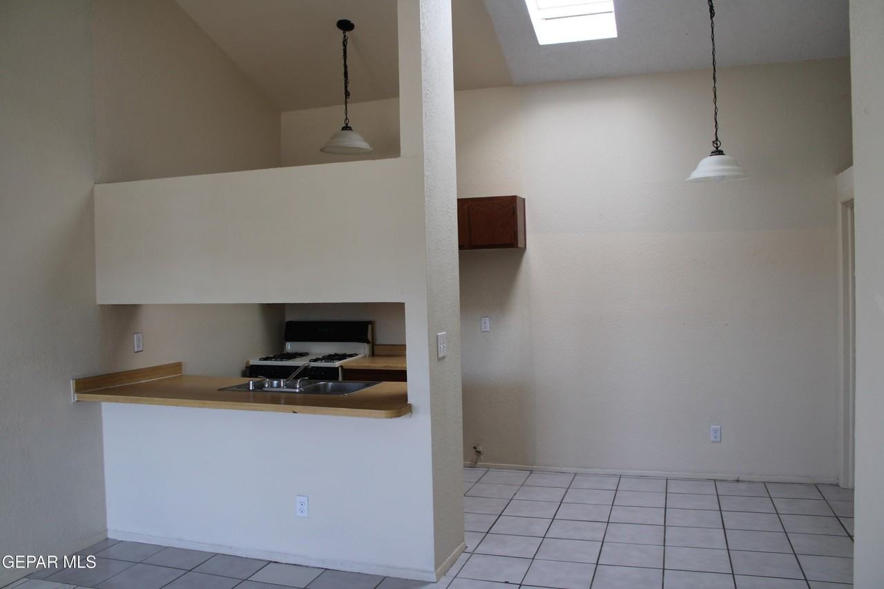 11435 Sundrop Ct #D - Photo 7 of 15