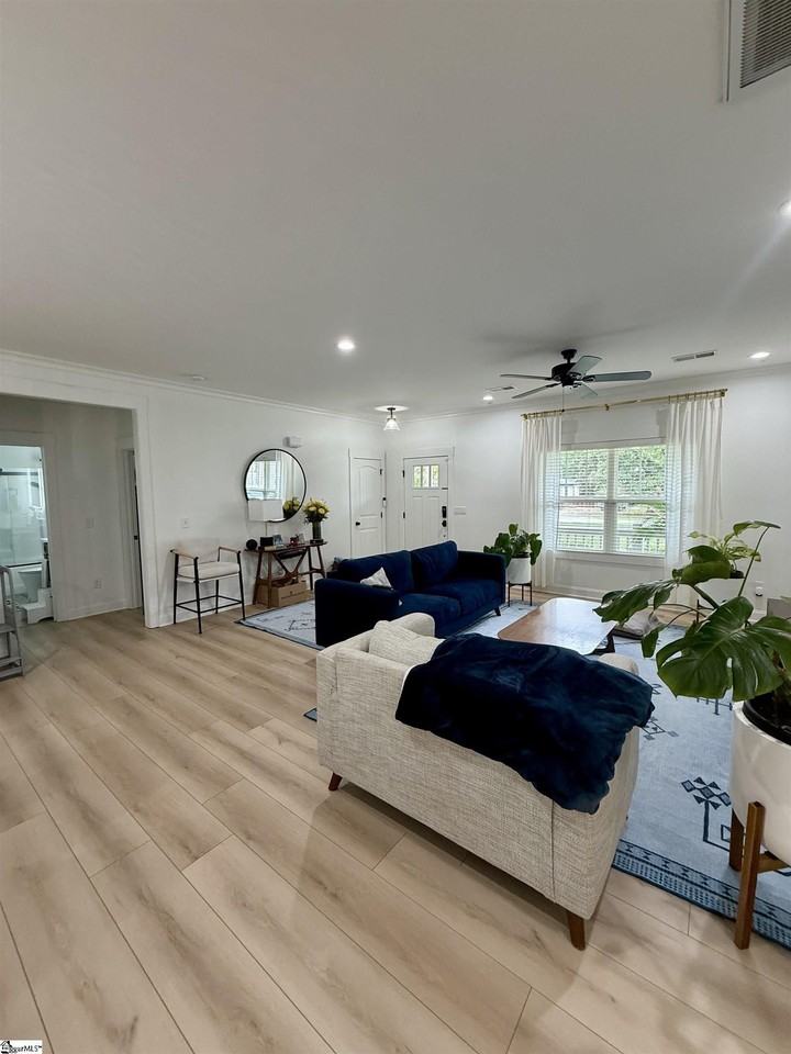 10 N Gaywood Dr - Photo 3 of 18