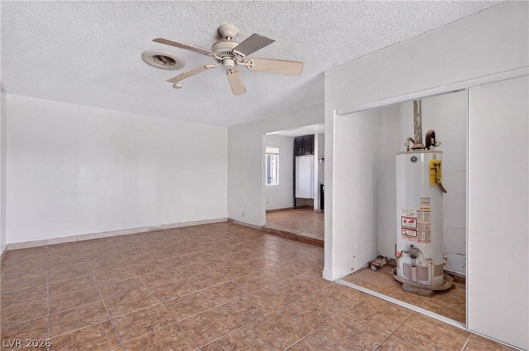 3421 Lillis Cir - Photo 4 of 24