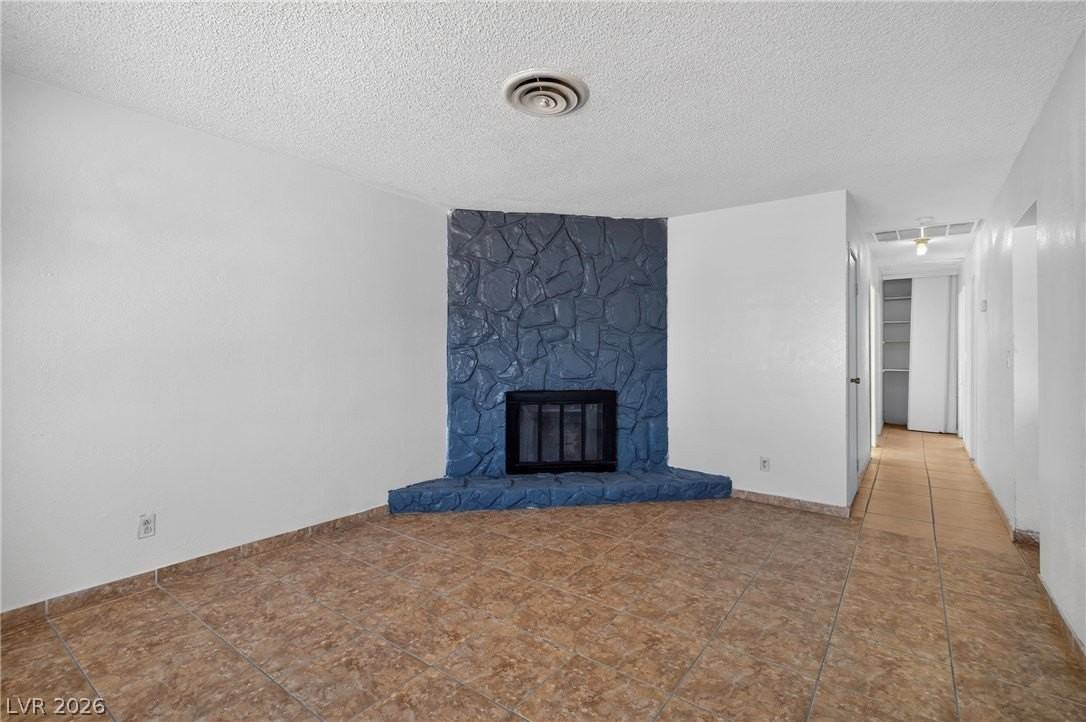 3421 Lillis Cir - Photo 5 of 24