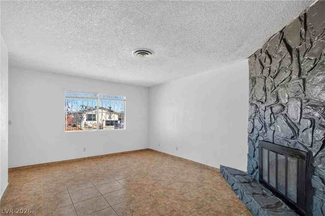 3421 Lillis Cir - Photo 6 of 24