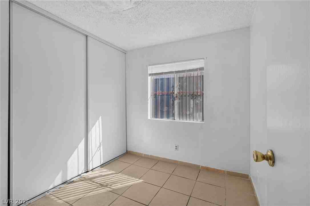3421 Lillis Cir - Photo 7 of 24
