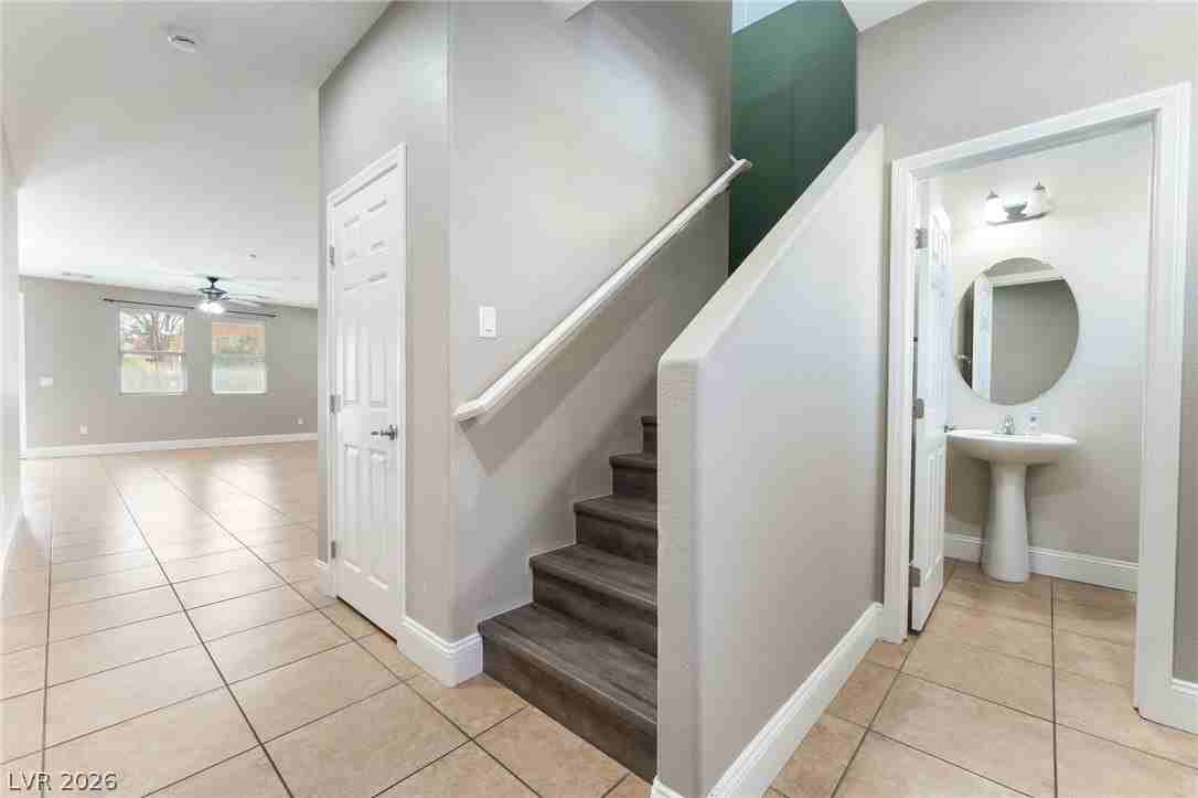 6841 Compass Cove Ave - Photo 4 of 40