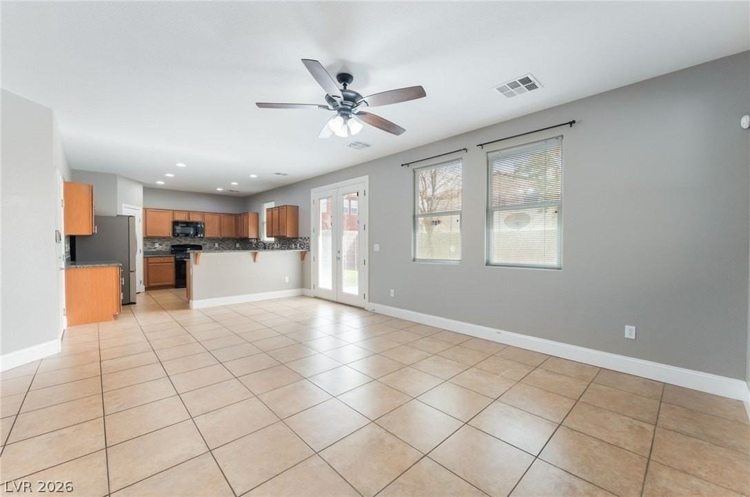 6841 Compass Cove Ave - Photo 7 of 40