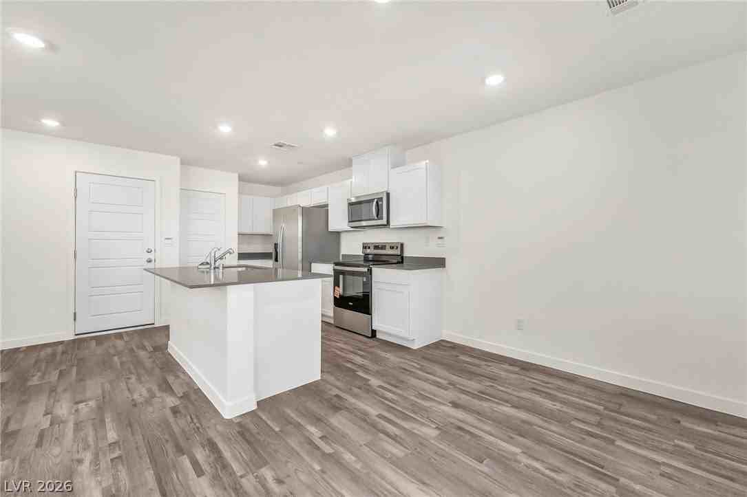484 Golden Myna Ave - Photo 6 of 19