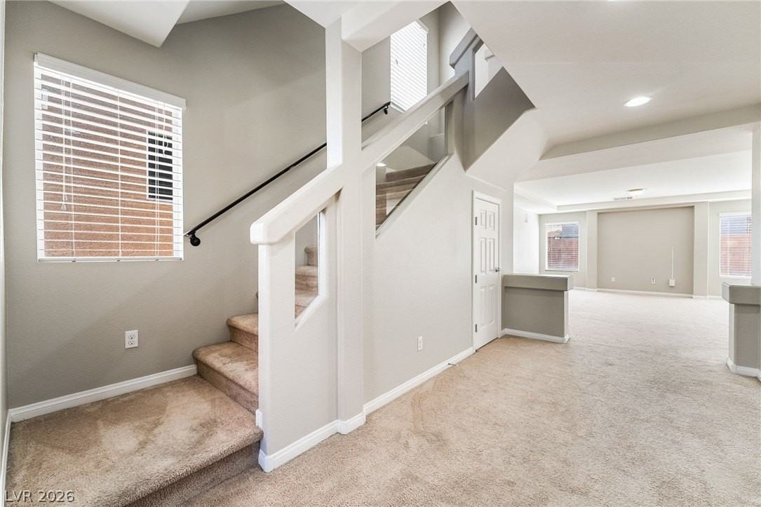 6713 Philharmonic Ave - Photo 2 of 33