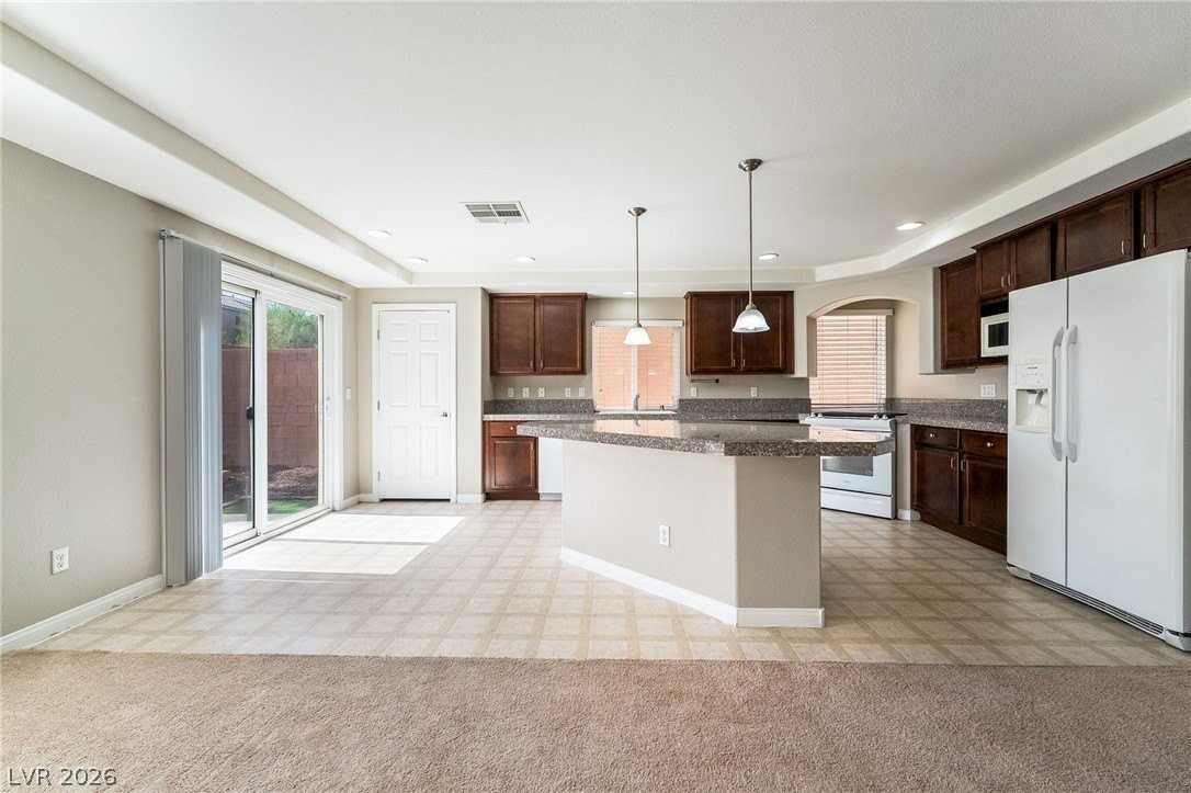 6713 Philharmonic Ave - Photo 6 of 33