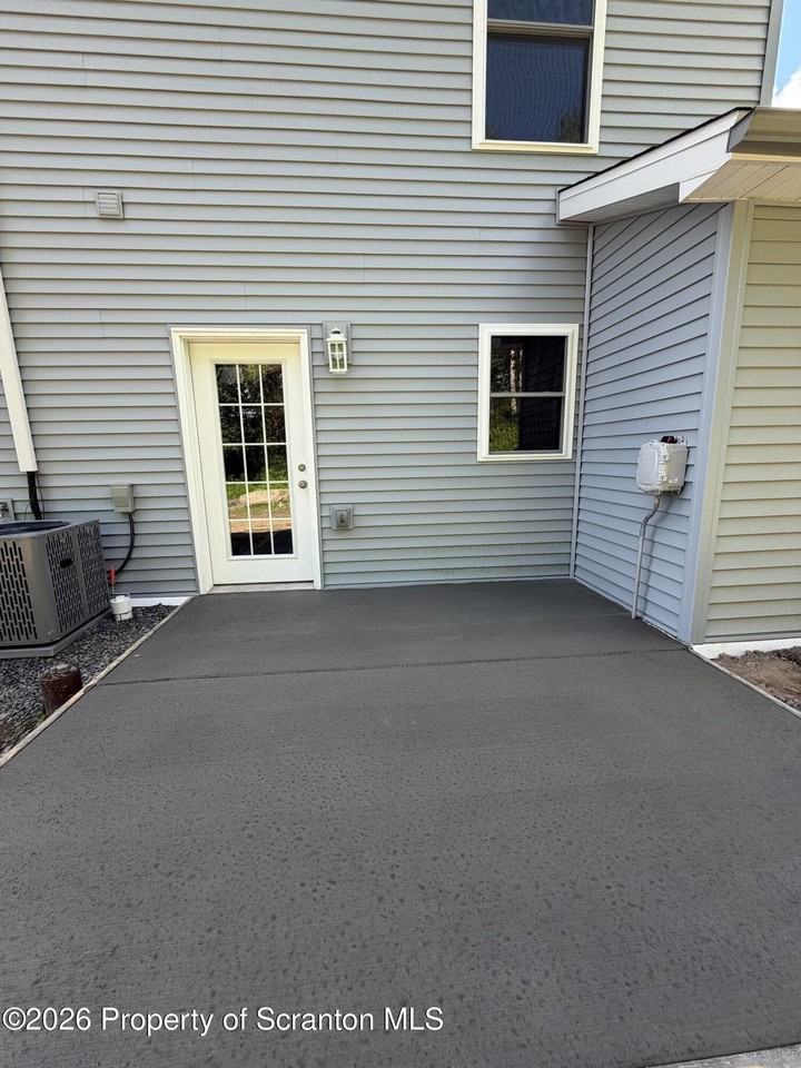 1066 Lakeland Dr - Photo 5 of 28