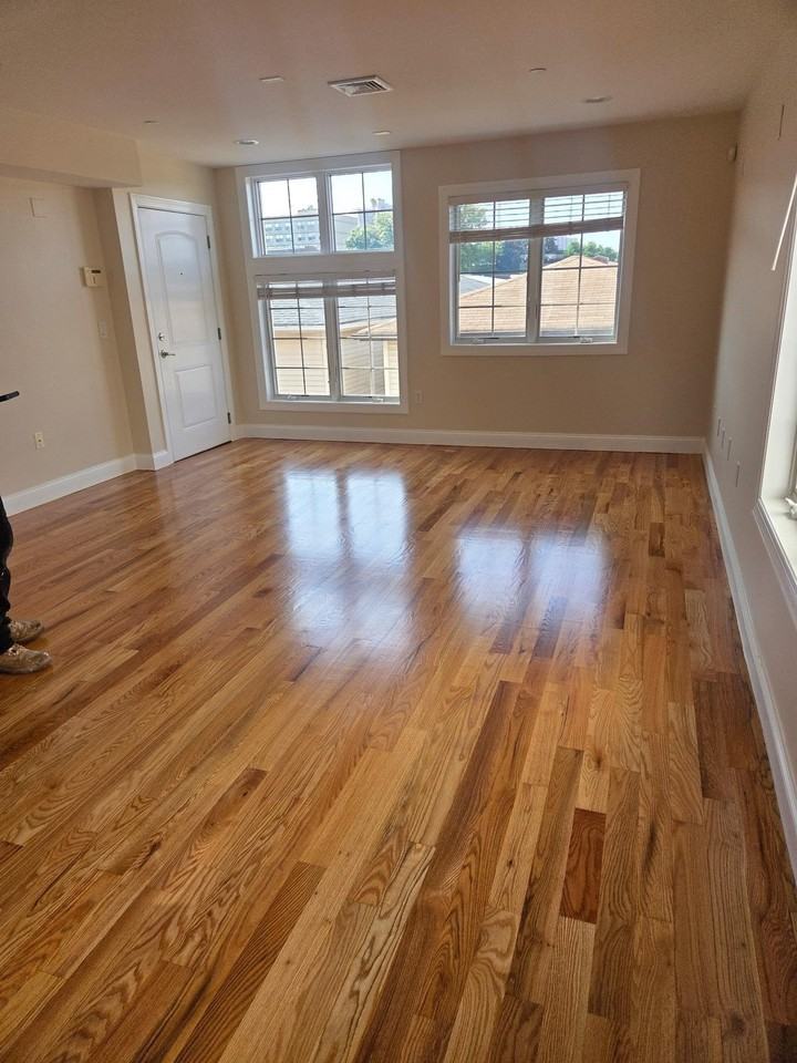 124 68th St #306 - Photo 5 of 11