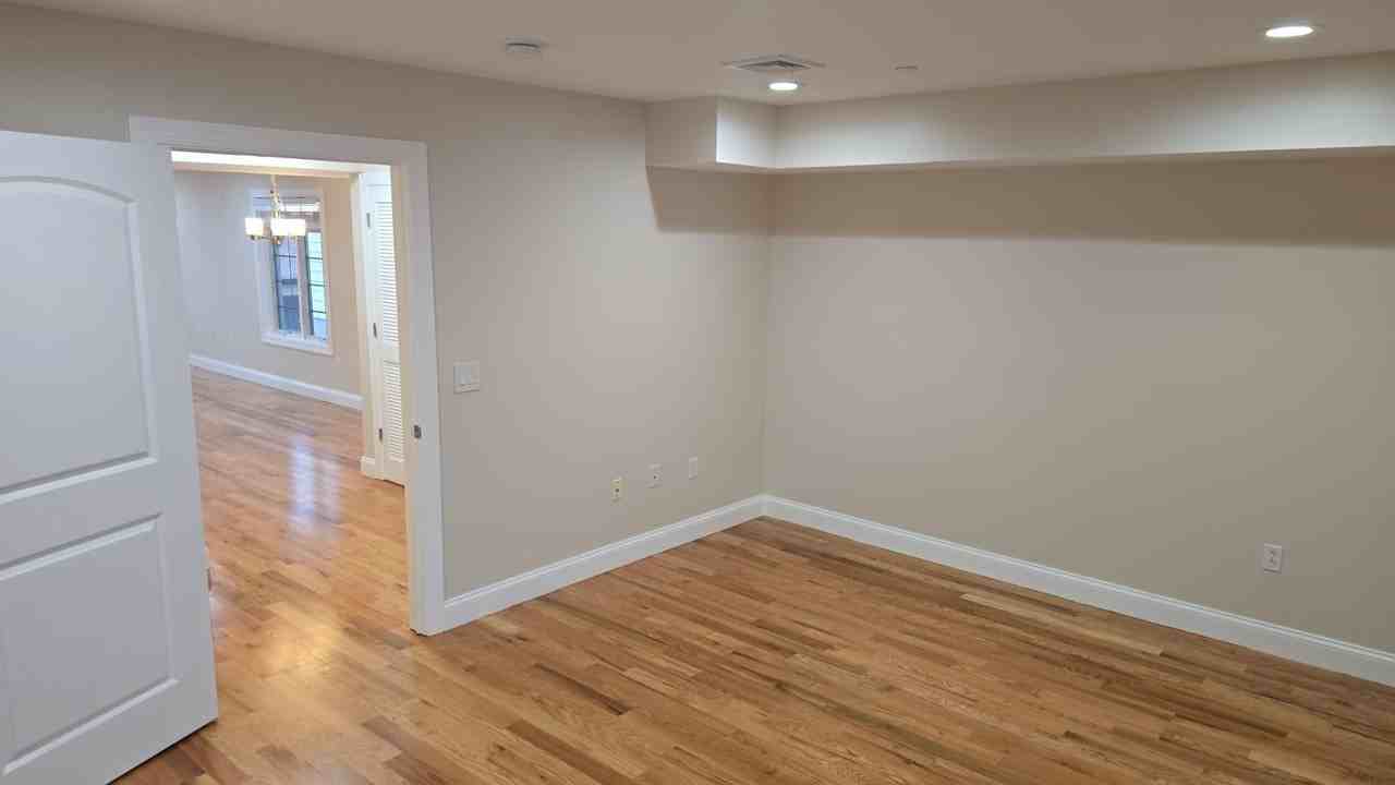 124 68th St #306 - Photo 7 of 11